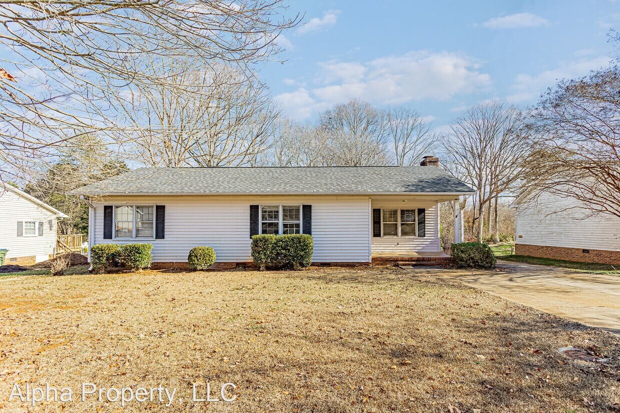 Foto principal - 3 br, 2 bath House - 203 Willow Branch Dr