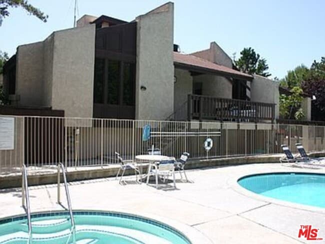 Foto del edificio - 4105 Summertime Ln