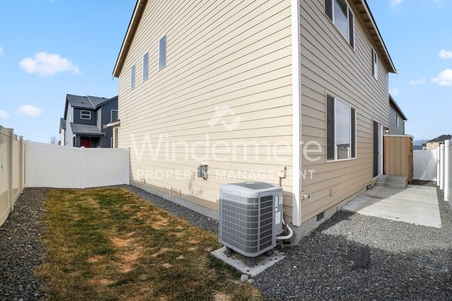 Building Photo - * COMING SOON 09/09/2025* LIberty Lake 4 b...