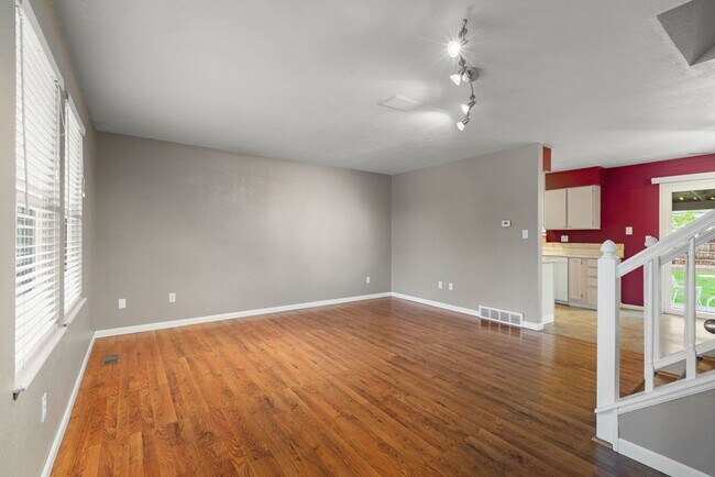 Foto del edificio - Charming 2-Bed, 2-Bath Home in Windsor – A...