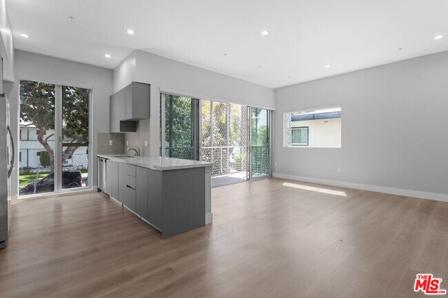 Foto del edificio - 1223 Hayworth Ave