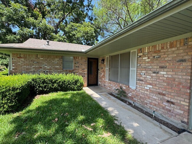 Foto del edificio - Corner Lot Waco Home