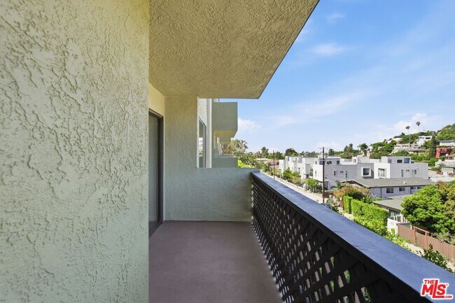 Foto del edificio - 2018 Griffith Park Blvd