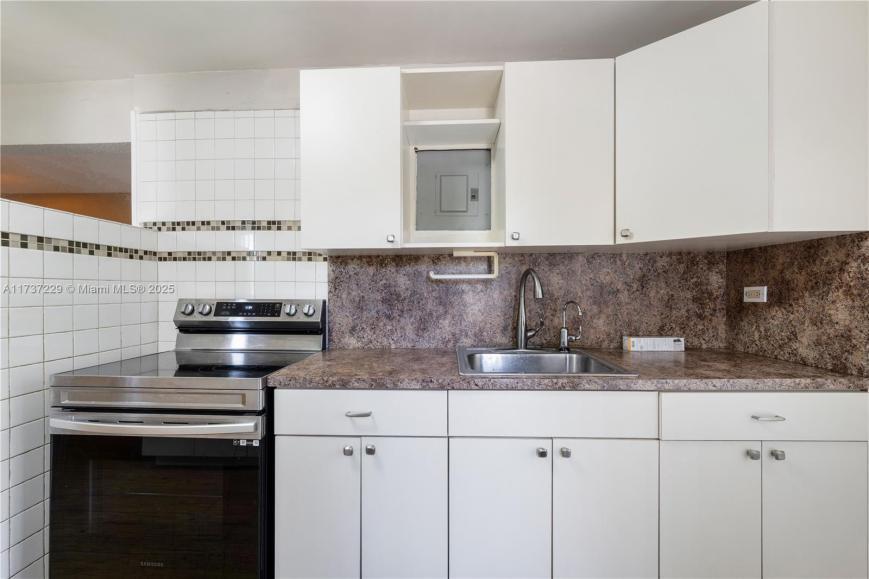 3 bedroom in Miami FL 33142 - 3 bedroom in Miami FL 33142