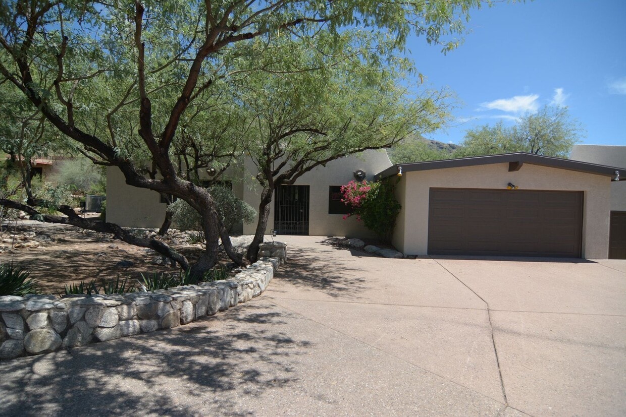 Well Maintained 3 Bedroom 2 Bath Home! Located in a Desirable North Tucson Location! Short Term R... - Well Maintained 3 Bedroom 2 Bath Home! Located in a Desirable North Tucson Location! Short Term R...