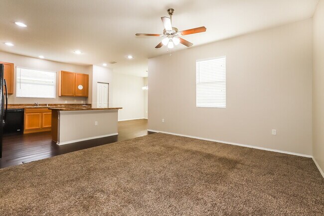 Foto del edificio - 4109 Sun Village Ct