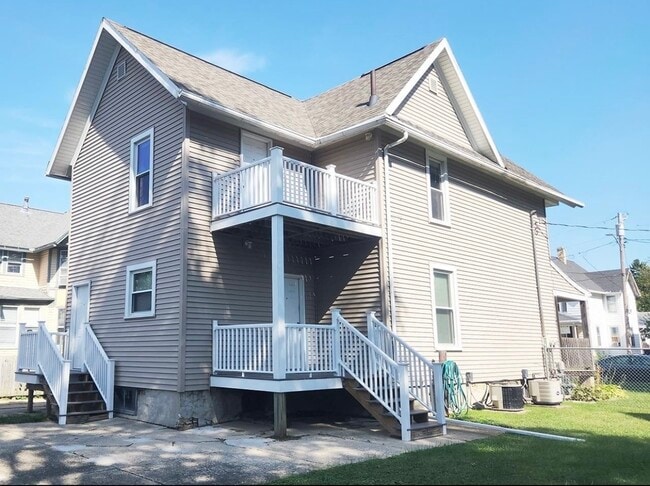 Building Photo - 455 N Terrace St