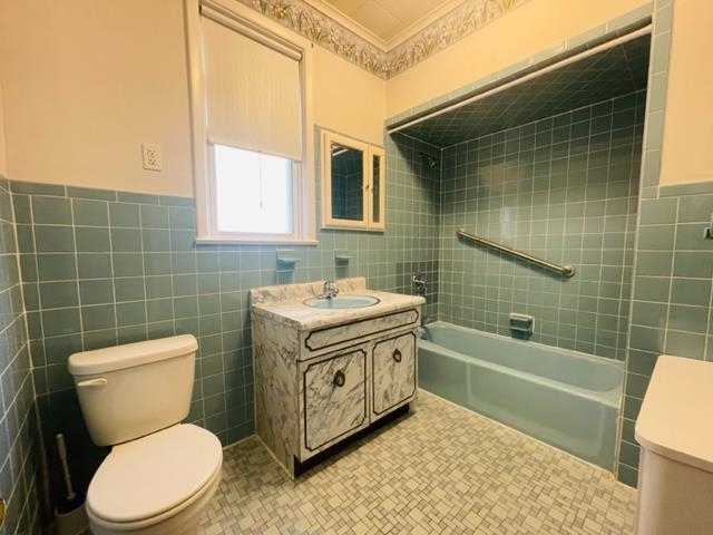 Building Photo - 15 E 40th St