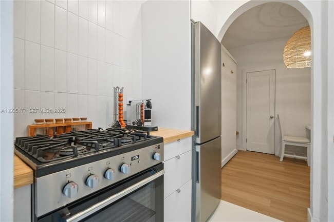 Building Photo - 750 Española Wy