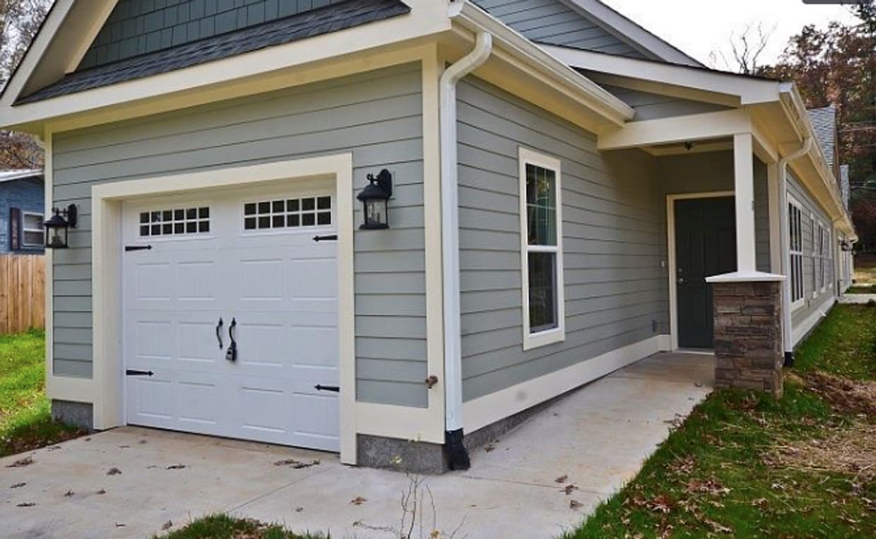 Primary Photo - Townhouse walking distance from Black Moun...