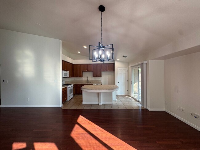 Foto del edificio - Spacious SW home with an office!