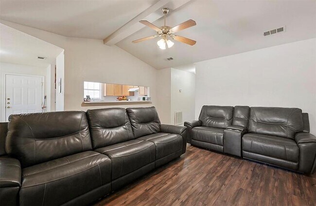 Foto del edificio - 914 Crepe Myrtle St