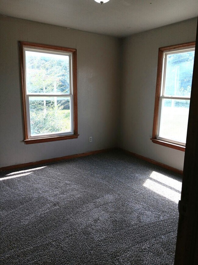 Foto del edificio - Spacious 4-Bedroom, 2-Bath Home with Fresh...