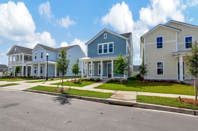 Foto del edificio - "Resort-Style Living Begins Right at Your ...