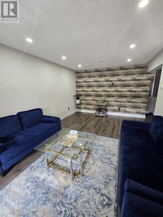Building Photo - 61 Pefferlaw Cir