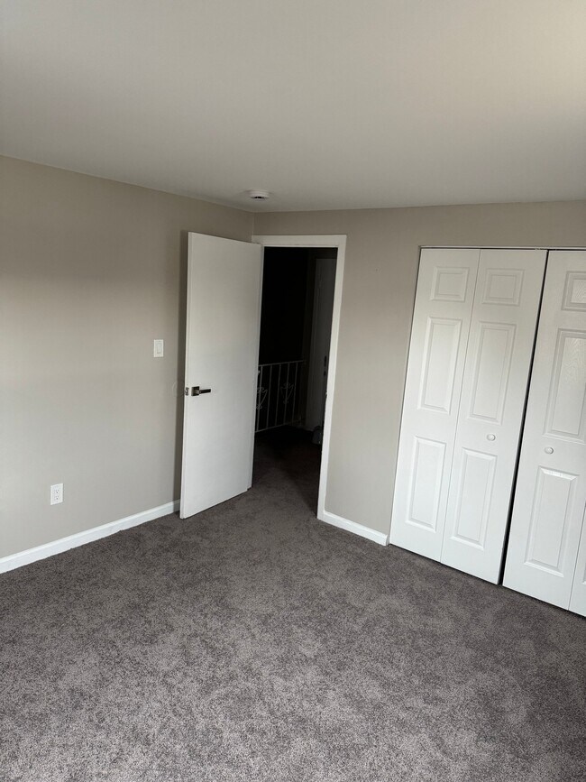 Foto del edificio - 70 Berkshire Ln