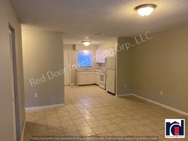 Foto del edificio - Spacious 3/1 Duplex with Laundry Room