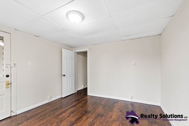 Building Photo - 42 N Cove Rd