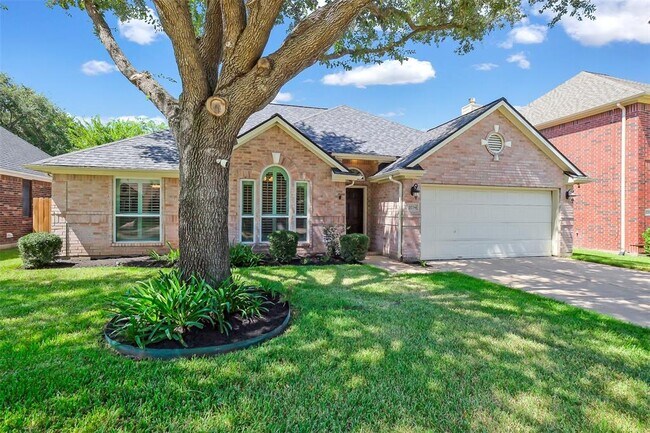 Foto del edificio - 21734 Maple Bluff Dr