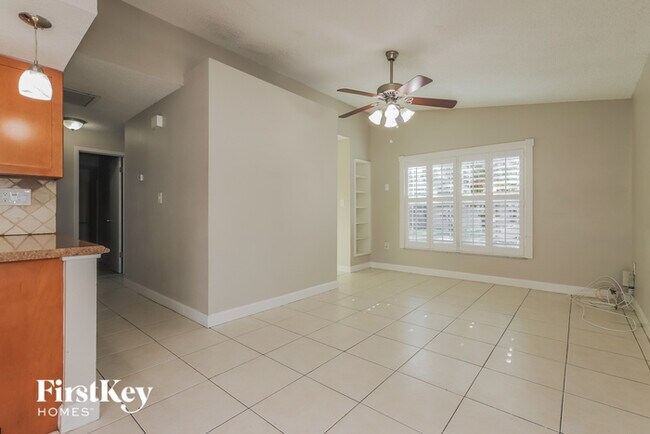 Foto del edificio - 8908 N Hamner Ave