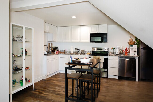 Foto del edificio - 2219 11th Ave W