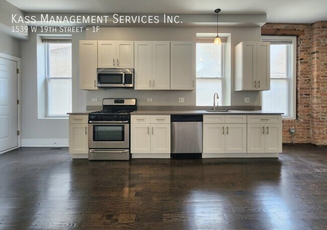 Foto del edificio - 1539 W 19th St