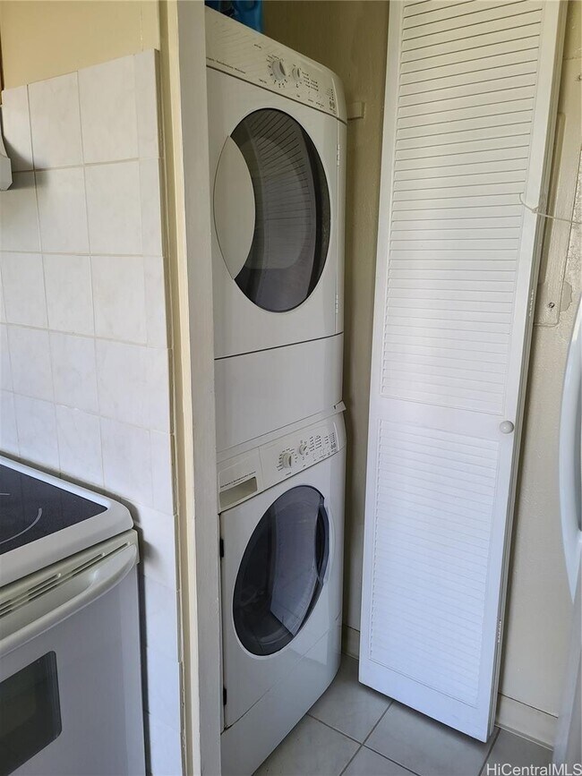 Foto del edificio - 320 Lili?uokalani Avenue