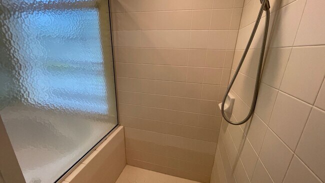 Foto del edificio - Unfurnished Annual Rental Available