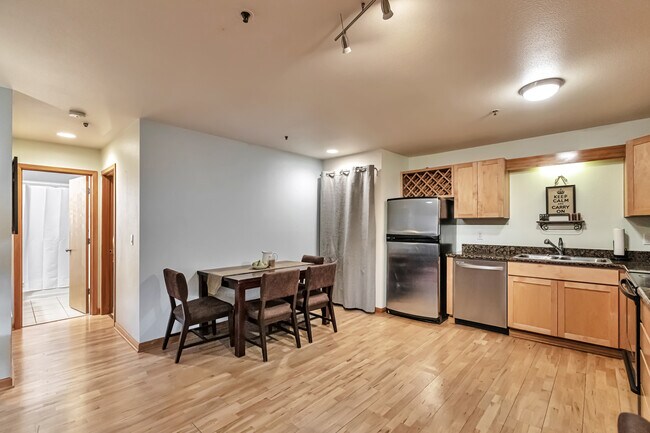 Foto del edificio - 730 NW Naito Pky