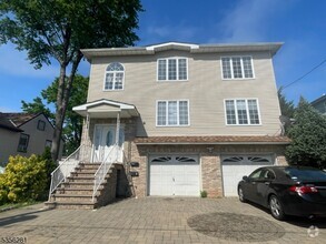 Building Photo - 1405 Mopsick Ave