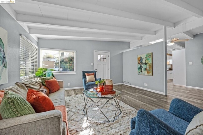 Building Photo - 2559 Rebecca Dr