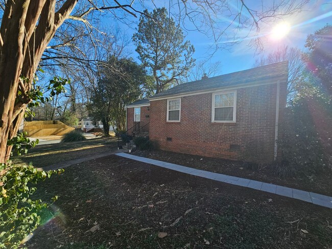 Foto del edificio - Cute Home in Plaza-Midwood/Noda Area