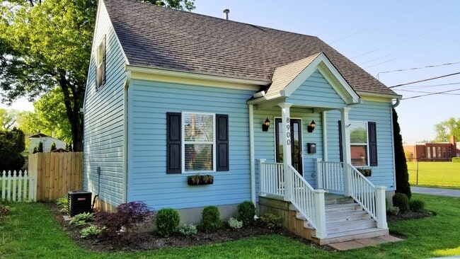 YOU CAN STOP YOUR SEARCH! Lyndon Rental with 3 Bedrooms, 2 Full Baths, Cape Cod Dollhouse, FOR RENT! - YOU CAN STOP YOUR SEARCH! Lyndon Rental with 3 Bedrooms, 2 Full Baths, Cape Cod Dollhouse, FOR RENT!