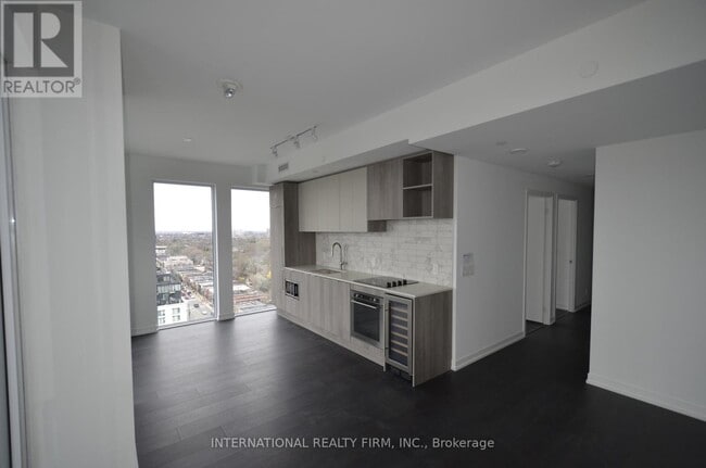 Building Photo - 2020-2020 Bathurst St