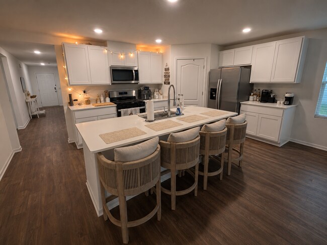 Foto del edificio - 4BR Home in Entrada! Fenced Yard, Waterview, 2-Car Garage & Resort-Style Amenities!