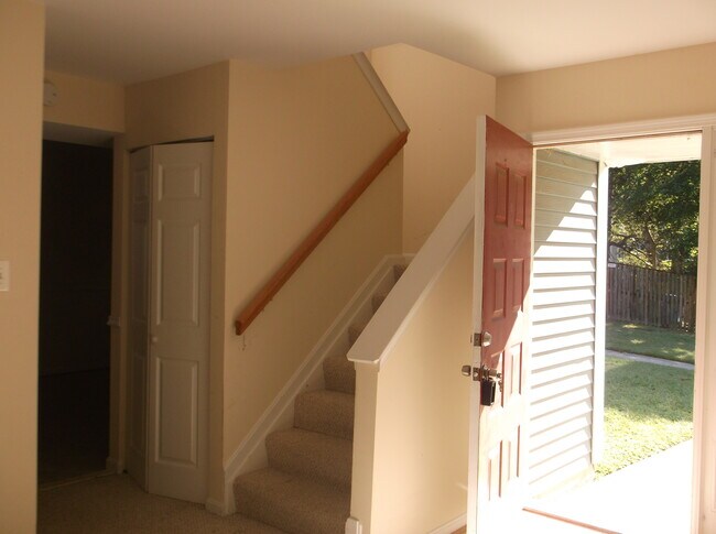 Foto del edificio - 4125 Bluebird Drive