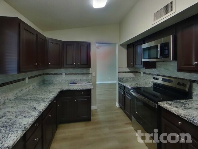 Foto del edificio - 10221 W Turney Ave