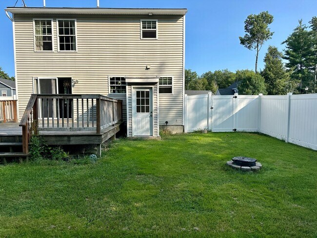 Foto del edificio - Like New 3BR, 1.5 bathroom Colonial For Rent