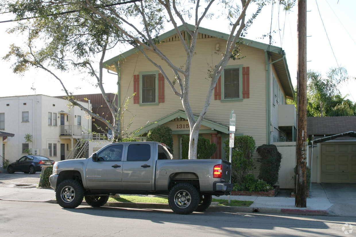 Building Photo - 1315 Park Ave