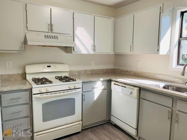 Foto del edificio - 5612 Windwood Rd