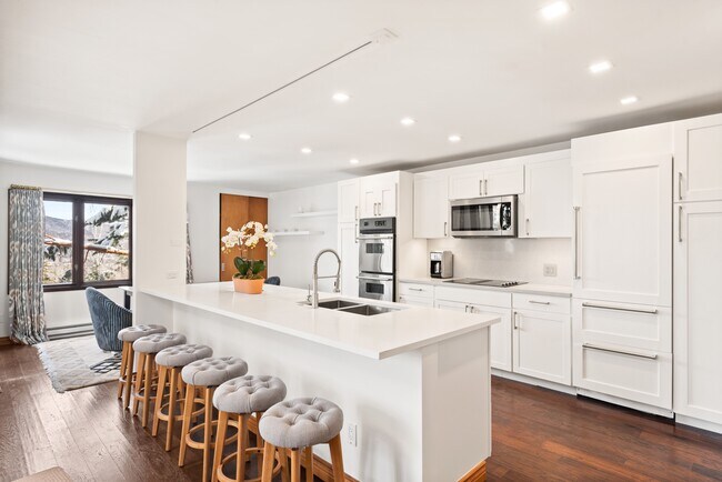 Foto del edificio - 382 Meadow Ranch Rd