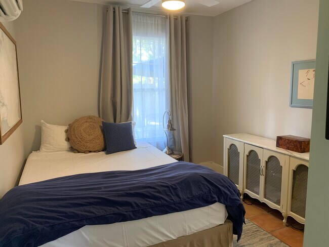 Foto del edificio - 928 Sunset Rd