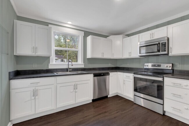 Foto del edificio - 2929 Emery Dr