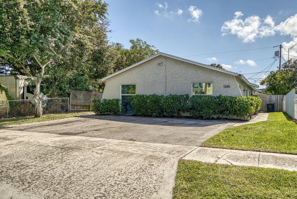 Foto principal - 1320 Wellington St