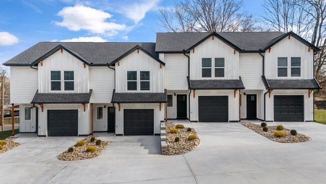 Photo - 124 Shipman Dr Townhome