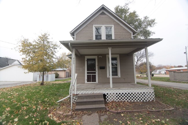 Foto del edificio - Charming 2BR Gem for Rent in Aledo, IL