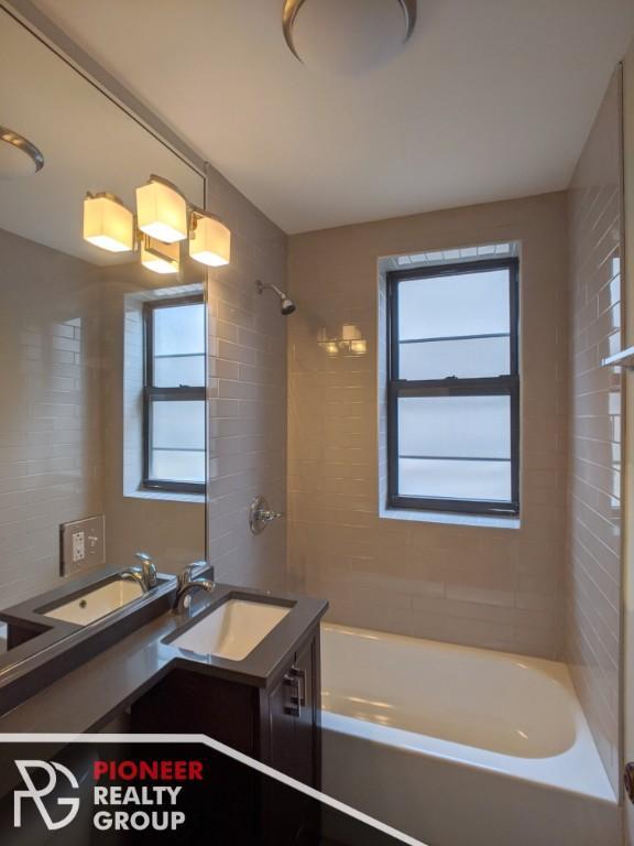 Building Photo - 0 bedroom in CHICAGO IL 60614