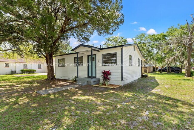 Foto del edificio - Cozy & Fully Renovated 2 Bed/1 Bath House ...