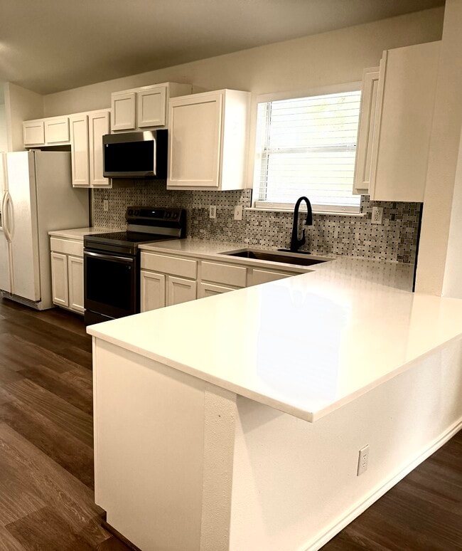 Photo - 1406 Cougar Country House