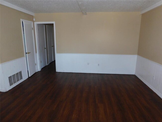 Building Photo - 4800 Cinderella Dr